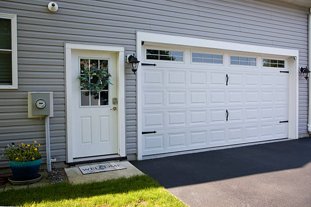 24/7 Emergency Garage Door Panel Replacement experts in Farmington, MS